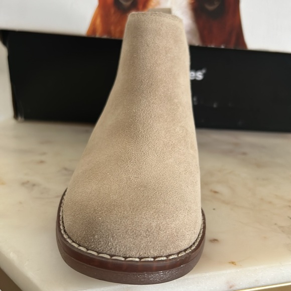 Hush puppy booties toes suede. Size 6, new with box. - Picture 6 of 6